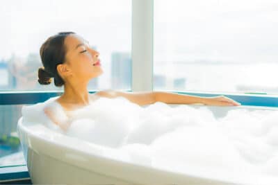 Is-It-Safe-to-Take-a-Bath-During-the-First-Trimester-of-Pregnancy